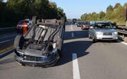 Bei diesem spektakulären Unfall auf der A14 bei Root blieb der Fahrer glücklicherweise unverletzt.