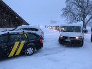 Zwischen Grabacher und Unterlehmatt mussten die Autos umkehren und in Richtung Obbürgen zurück fahren. (Bild: Leserbild Sascha Frey (Obbürgen, 12. Februar 2018))