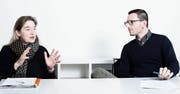 Susanne Giger und Patrick Mollet während ihres Streitgesprächs zur Unternehmenssteuerreform III auf der Redaktion der «Zuger Zeitung». (Bild: Stefan Kaiser (Zug, 20. Januar 2017))