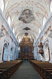 Deckengewölbe, Wände und Pfeiler der Jesuitenkirche in Luzern sollen nächstes Jahr saniert werden. (Bild Boris Bürgisser)