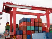 In der grössten Sparte Seefracht steigerte Kühne+Nagel das Transportvolumen in den ersten neun Monaten um rund 8 Prozent oder 230'000 Container. (Archiv) (Bild: KEYSTONE/EPA/JEON HEON-KYUN)