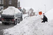 Auch Göschenen versinkt im Schnee. (Bild: Urs Flüeler/Keystone (Göschenen, 31. März 2018))