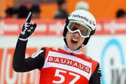 Simon Ammann, hier beim Skispringen am Sonntag in Titisee-Neustadt, wo der Toggenburger auf Rang zwei flog. (Bild: Keystone)