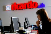 Eine Kundenberaterin bei Ricardo. (Bild Stefan Kaiser/Neue ZZ)