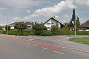Auf diesem Trottoir der Sagenbachstrasse in Hochdorf wurden die beiden Schülerinnen von einem Auto angefahren. (Bild: Google Maps)