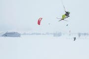 Dynamik und Tiefschnee: Lukas Pitsch (vorne) und Julian Meister «in Action» in Menzingen.Bild: (Bild: Ramona Studer/PD (14. Januar 2017))