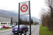 Tempo-30-Zone beim Schulhaus Turmatt in Stans. (Bild Corinne Glanzmann/Neue NZ)