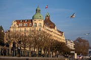 Entgegen dem landesweiten Trend und der anderen Wirtschaftszweige kann die Hotellerie auf ein gutes erstes Quartal 2015 zurückblicken. Im Bild das Hotel Palace in Luzern. (Bild: Archiv Philipp Schmidli)