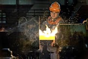 Die Auftragslage ist gut, die Margen sind stark unter Druck: Ein Blick in die Produktion der Swiss Steel AG in Emmenbrücke. (Bild: Pius Amrein / Neue LZ)
