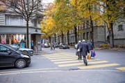 Unten rechts: Fussgängerquerungen bei der Kreuzung Hirschengraben/Hirschmattstrasse: Hier werden fehlende Schutzinseln und die ungenügende Beleuchtung bemängelt. (Bild: Roger Gruetter)