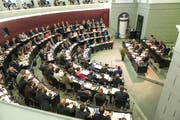 Der Luzerner Kantonsrat ist grossmehrheitlich für eine Revision des Steuergesetzes. (Bild: Roger Grütter / Neue LZ)