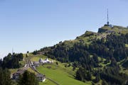 Auf Rigi Staffel soll das Eventzelt verschwinden und ein «Swissness»-Bergdörfchen mit Schauwerkstätten entstehen. (Bild: Gaetan Bally / Keystone (Rigi, 18. Juli 2016))