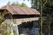 In aufwändiger Arbeit wurde die historische Holzbrücke in ihren alten Zustand zurückgeführt. (Bild: pd)