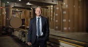 CPH-CEO Peter Schildknecht im Papierwerk in Perlen. (Bild: Corinne Glanzmann (Perlen, 9. August 2017))
