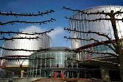 Der Europäische Gerichtshof für Menschenrechte in Strassburg.Bild: Christian Lutz/AP (16. Dezember 2010)