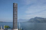Mit dem Glasturm setzt sich die Glasi Hergiswil zum 200. Firmenjubiläum selbst ein Denkmal. (Bild: Alexandra Wey (Hergiswil, 12. April 2017))