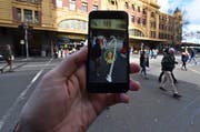 Ein Pokémon-Go-Spieler in Melbourne, Australien. (Bild: EPA / Julian Smith)