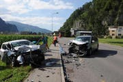 Die zwei ineinander gefahrenen Autos. (Bild: Kapo Nidwalden)