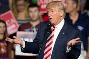 Zwei Frauen werfen Trump Übergriffe vor. (Bild: Steve Helber / Keystone)