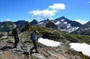 Nach 10 Jahren ist die Arbeit abgeschlossen: Das Urner Wanderwegnetz ist nun einheitlich signalisiert. (Bild: Elias Bricker / Neue UZ)
