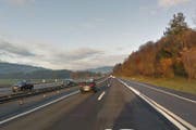Eine Unterführung bei der A2 in Knutwil soll Wildtieren das Queren der Autobahn ermöglichen. (Bild: Google Maps)