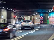 Der Gotthard-Strassentunnel muss saniert werden. Aus Sicht des bürgerlichen Nein-Komitees soll dafür aber keine zweite Röhre gebaut werden (Archiv) (Bild: Keystone)