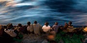 Flüchtlinge an Bord eines Schiffes der spanischen NGO Proactiva Open Arms auf dem Mittelmeer. (Bild: Emilio Morenatti/Keystone (16. Juni 2017))