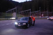 Auch diese Autofahrerin wurde angehalten und kontrolliert. (Bild Kapo SZ)