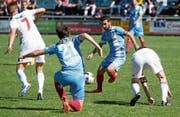 Die Zuger mit Captain Davide Palatucci (am Ball) überzeugen im Abstiegskampf gegen den FC Muri. (Bild: Stefan Kaiser (Muri, 30. April 2017))