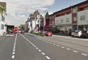 Der Unfall ereignete sich auf der Bahnhofstrasse in Root, Fahrtrichtung Gisikon. (Bild: Google Streetview)