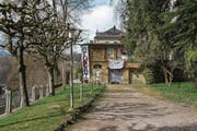 Die obere Etage dieser städtischen Liegenschaft nahe der Museggmauer ist besetzt. (Bild: Dominik Wunderli (Luzern, 9. April 2018))