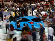 Der internationale Automobilsalon in Genf hat auch dieses Jahr wieder viele Interessierte angezogen. (Bild: KEYSTONE/SALVATORE DI NOLFI)
