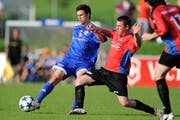 Samuel Lustenberger (l.) im Einsatz für den FC Ibach. (Bild: Maria Schmid/Neue LZ)