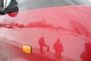 In Einsiedeln hat ein Mann immer wieder Autos zerkratzt. (Symbolbild)