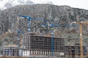 Richtfest für das Hotel Radisson Blu in Andermatt. (Bild: Alexandra Wey/Keystone)