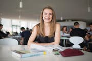 Die Chamerin Eliane Röösli im Gebäude der ETH Lausanne. (Bild: Anthony Anex/Keystone (3. Juli 2017))