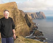 Ole Andersen 2004 auf einem Färöer-Fjord. (Bild: OA)