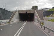 Der Unfall ereignete sich im Strassentunnel zwischen Dierikon und Buchrain. (Bild: Google Maps)