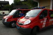 Archivaufnahme vom Feuerwehrgebäude und Einsatzwagen der Feuerwehr in Sarnen. (Bild: Archiv)