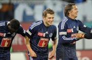 Der Neue FCL Captain Claudio Lustenberger (mitte) mit den Teamkollegen Sally Sarr und Adrian Winter. (Bild: Pius Amrein/Neue LZ)