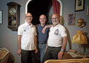 Die Drillinge Pius, Roland und Thomas Andereggen (von links) engagieren sich seit Jahren für die Theatergruppe St. Karl. (Bild: Corinne Glanzmann (Luzern, 21. April 2017))