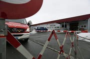 Die Halle 44 in Baar musste evakuiert werden. (Bild: Stefan Kaiser / Neue ZZ)