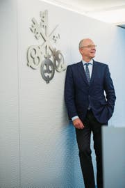 Martin Blessing beim Sitz der UBS am Luzerner Bahnhofplatz. (Bild: Dominik Wunderli (Luzern, 10. März 2017))