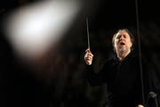 Riccardo Chailly eröffnet das Lucerne Festival. Im Archivbild: Der Dirigent bei einem Konzert in Leipzig. (Bild: EPA/JAN WOITAS)