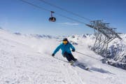 Carven in der Silvretta Arena von Ischgl. Abends muss der Sportler in die Moon Boots Schlüpfen. (Bild PD/ ischgl.com)