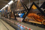 Die Kapellbrückenbilder-Kopien, hier aufgehängt an der Luga im April 2009. (Bild Roger Grütter/Neue LZ)