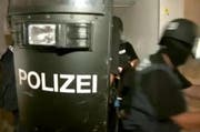 «Zugriff!» Nicht alle Einsätze der Nidwaldner Polizei sind zum Glück so dramatisch. (Still aus dem Film/pd)