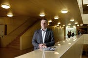 Silvio Herzog, Rektor der pädagogischen Hochschule Schwyz, in den Räumlichkeiten der PH in Goldau. (Bild: Corinne Glanzmann (Neue LZ))
