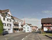 Der Zweiradfahrer war auf der Gotthardstrasse auf dem Trottoir unterwegs. (Bild: Google Street View)