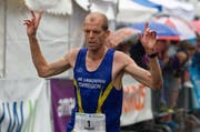 Fabian Kuert aus Langenthal gewann den 12,2 km Lauf. (Bild: Beat Blättler)